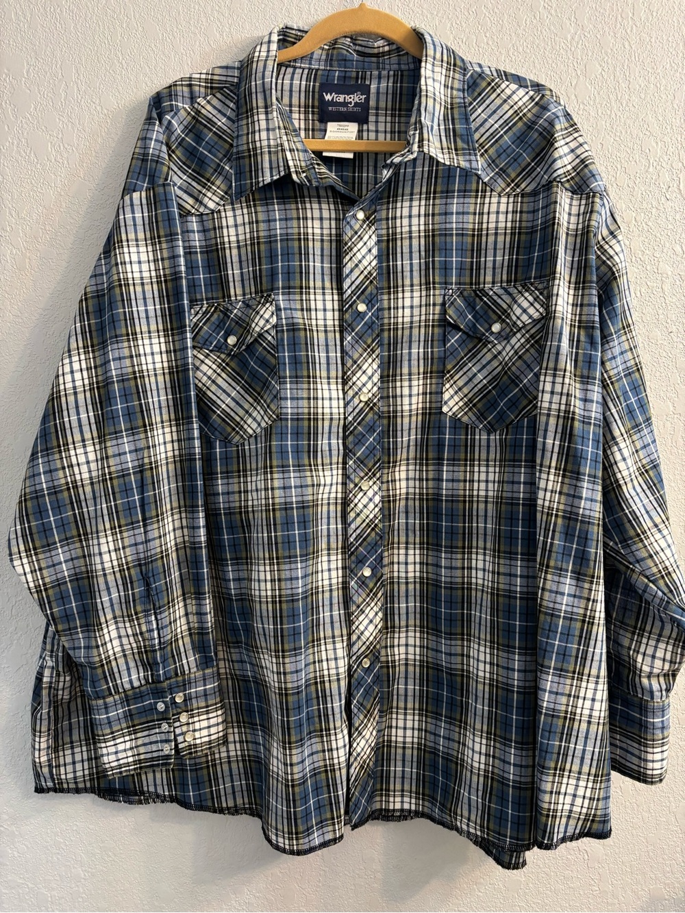 Wrangler Men's Blue and White Plaid Button-Down Shirt